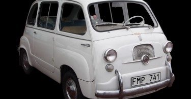 Fiat 600 Multipla hade motorn placerad längst bak. Bilen var vanlig som taxi i Italien.